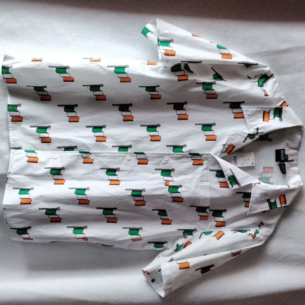 Irish  flag button up shirt .NWT XL
